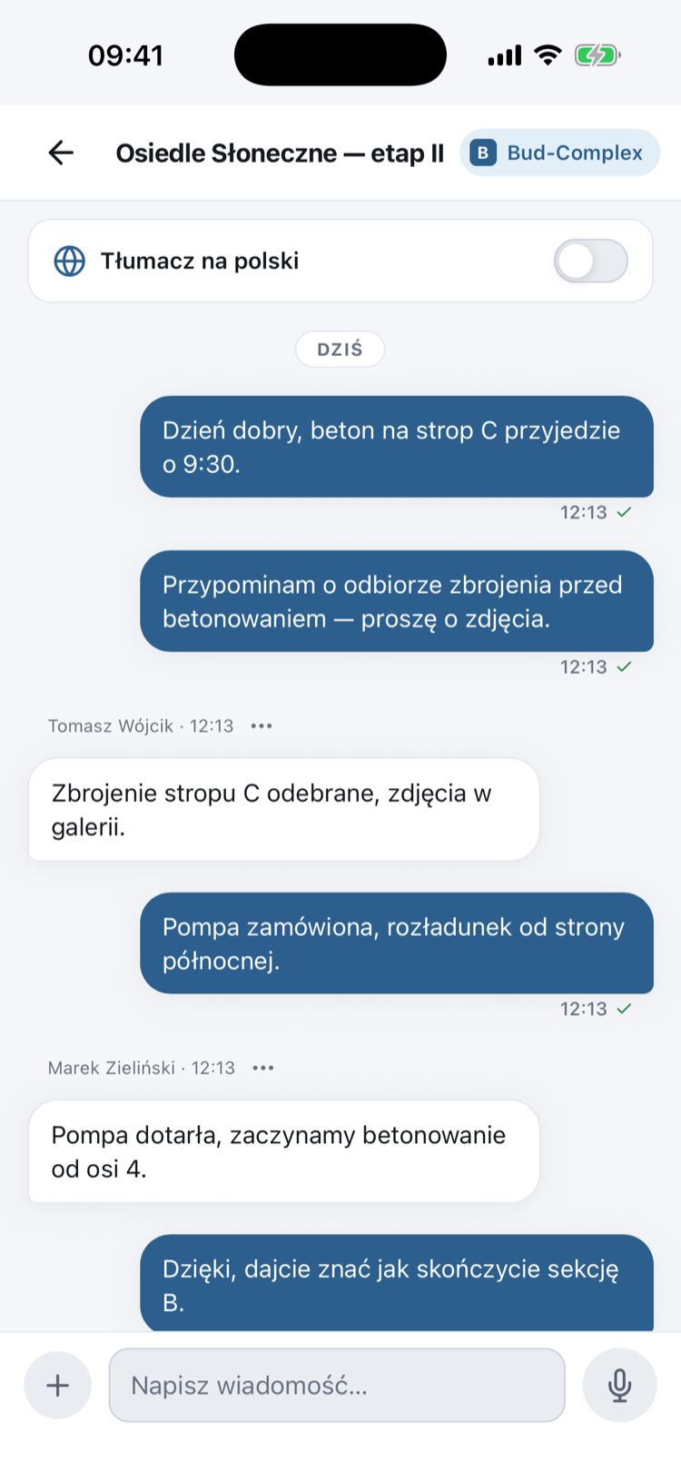 Czat projektu w aplikacji mobilnej z automatycznym tłumaczeniem wiadomości
